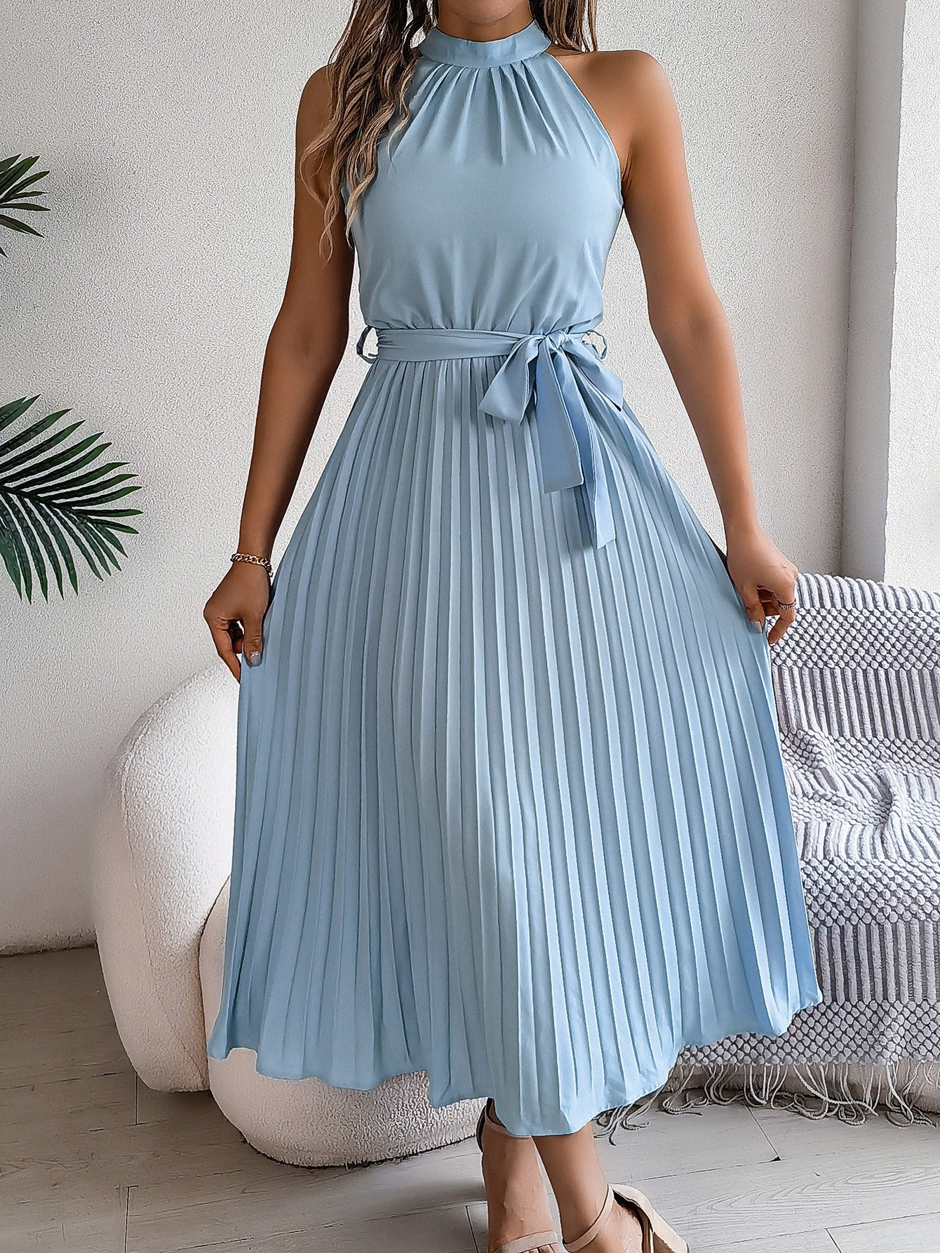 Vestido midi para mujer plisado sin mangas con cuello halter - Camila