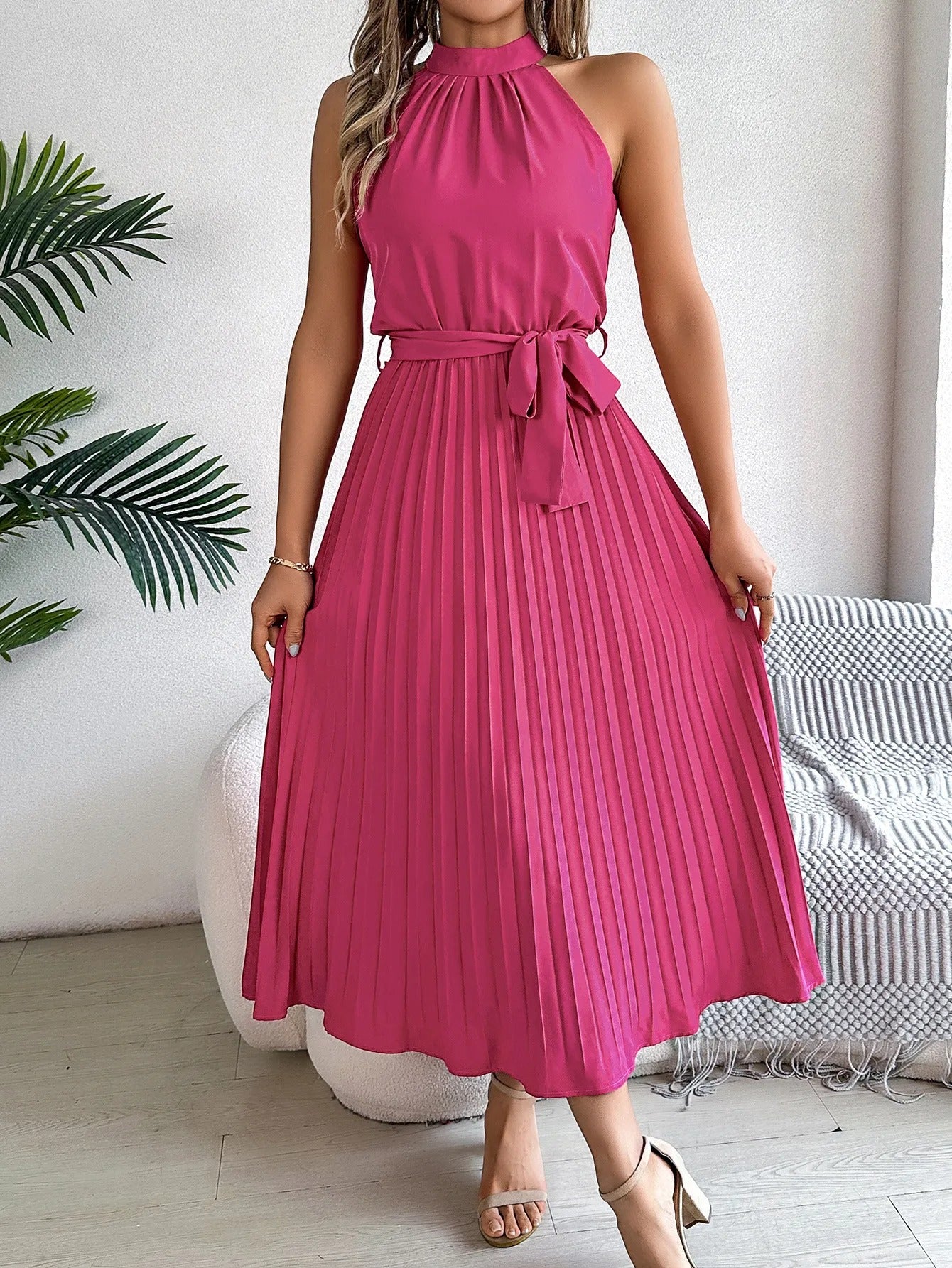 Vestido midi para mujer plisado sin mangas con cuello halter - Camila