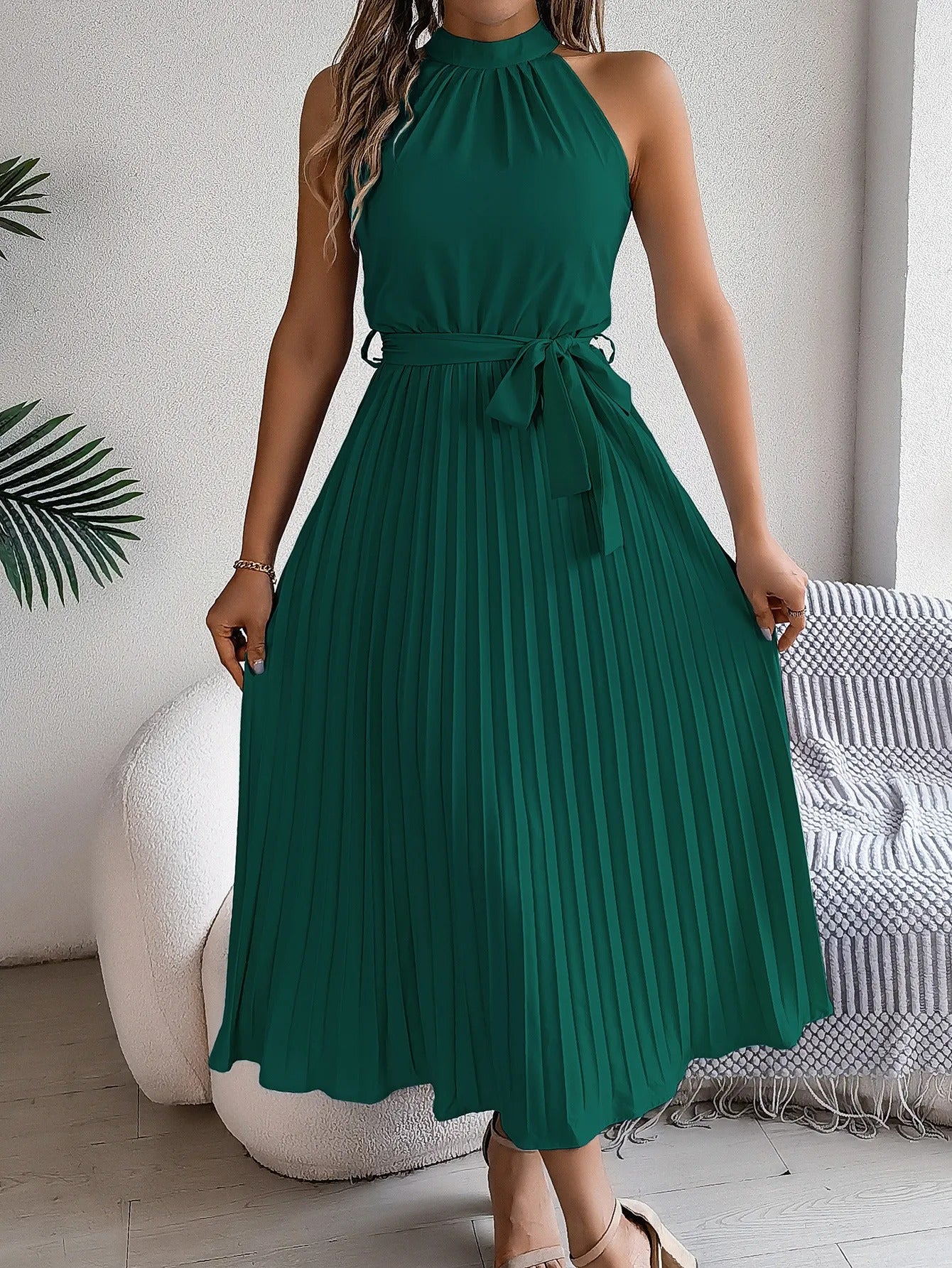 Vestido midi para mujer plisado sin mangas con cuello halter - Camila