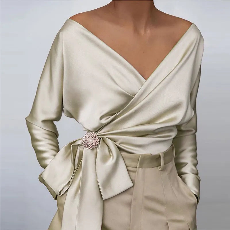 Belka - Elegante blusa atada con cuello en V