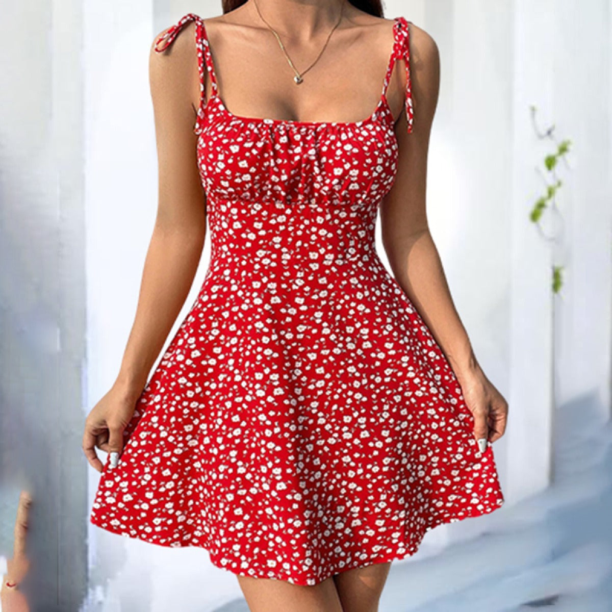 Vestido corto para mujer floral con tirantes y volantes estilo veraniego - Amalia