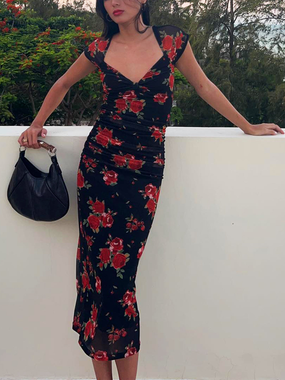 Júlia - Vestido midi con pliegues laterales y estampado floral