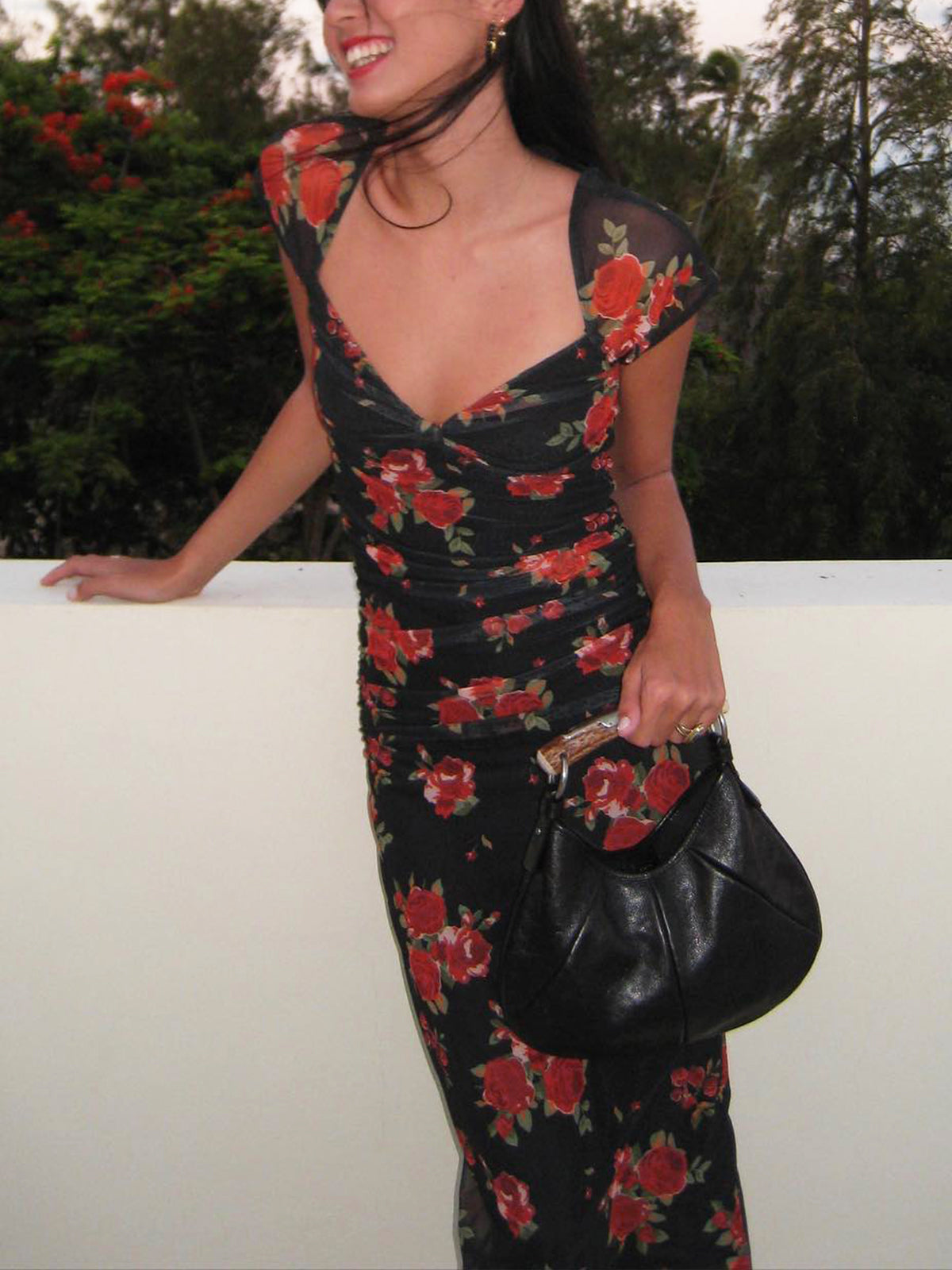 Júlia - Vestido midi con pliegues laterales y estampado floral
