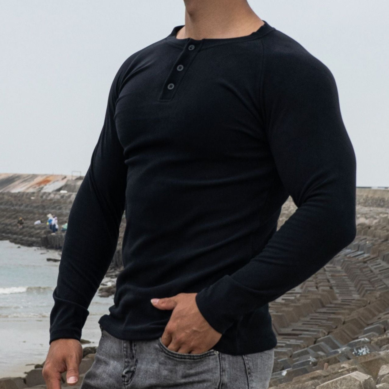 Camiseta para hombre con manga larga ajuste entallado con botones - Darío