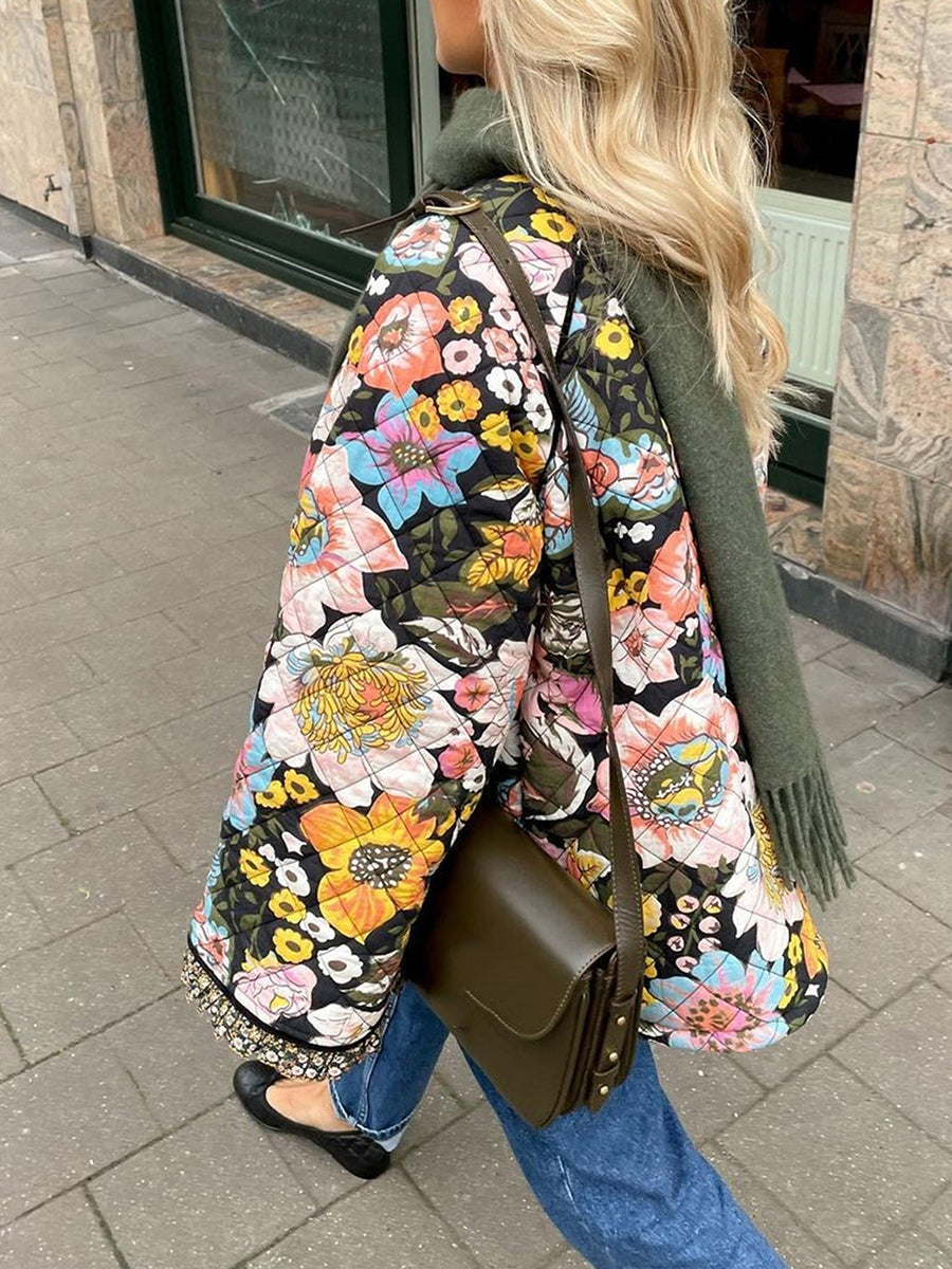 ColorCascade - Elegante chaqueta para la próxima primavera