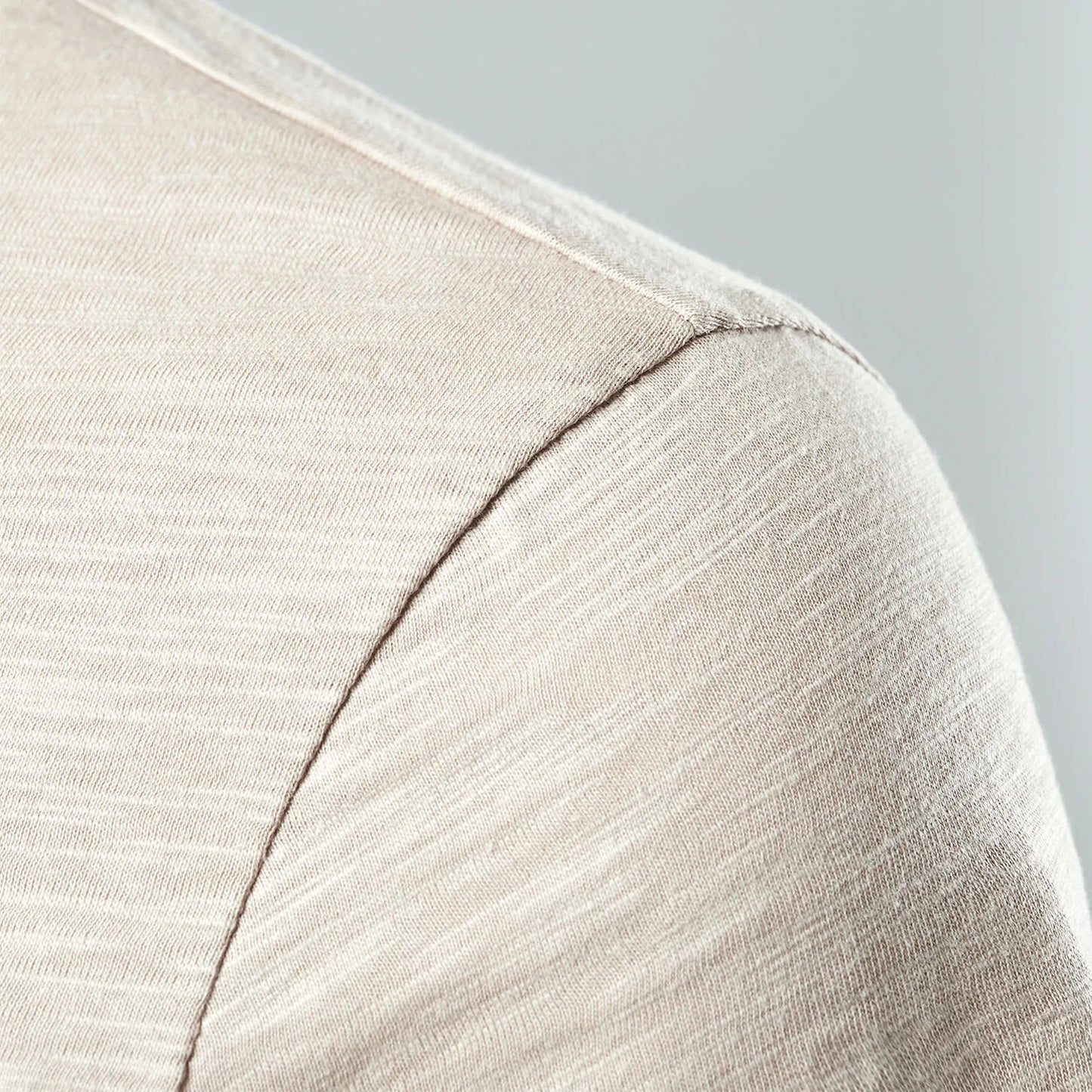Camiseta Henley para hombre - Casual y clásica