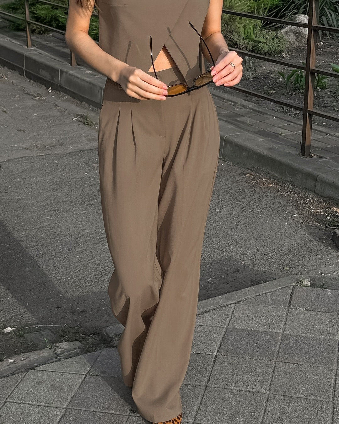 Conjunto sin mangas mujer top estructurado y pantalón fluido marrón - Siena
