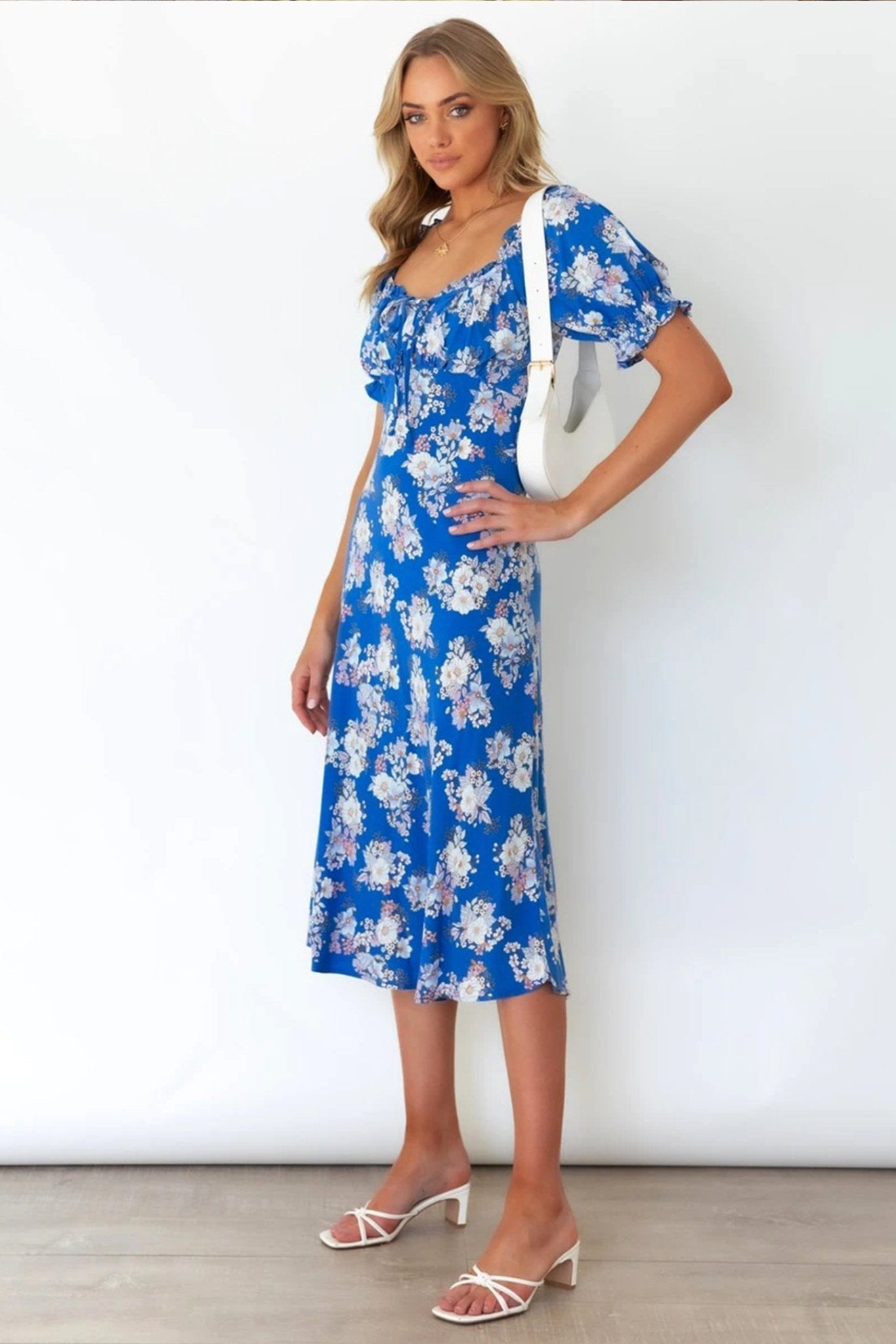 Isela - Vestido midi con mangas globo en forma de corazón