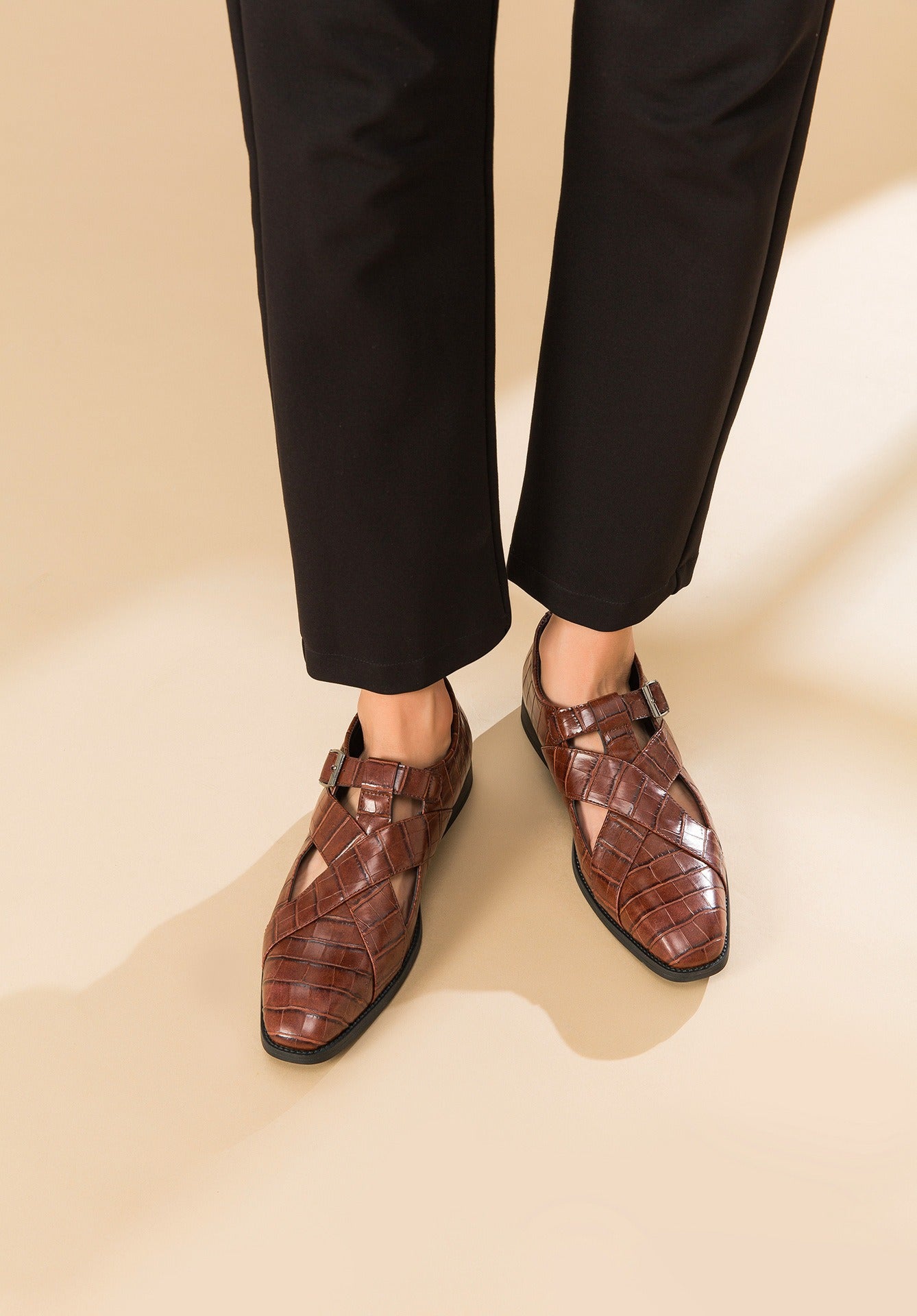 Zapatos formales hombre diseño calado cuero marrón elegante - Ferrano