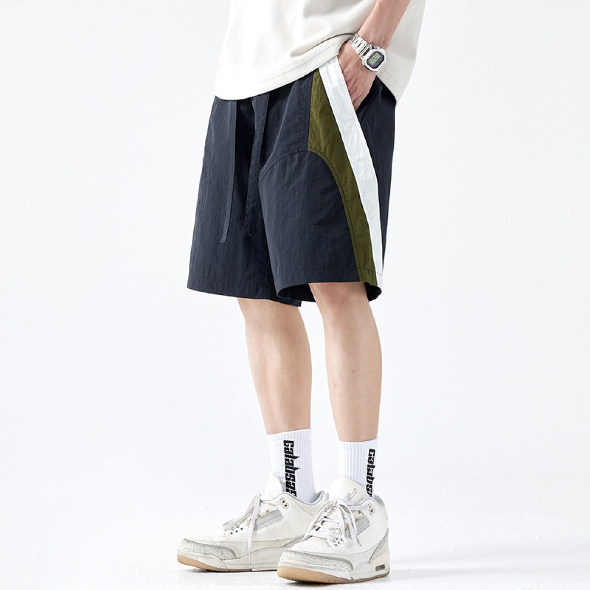 Pantalones cortos para hombre con paneles contrastantes estilo deportivo - Damián