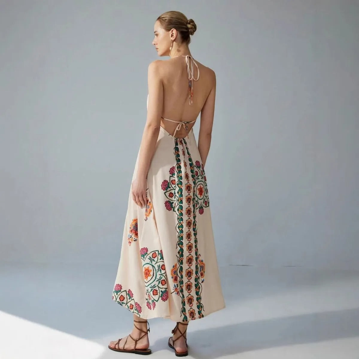 Vestido largo escote halter bordado floral - Elara