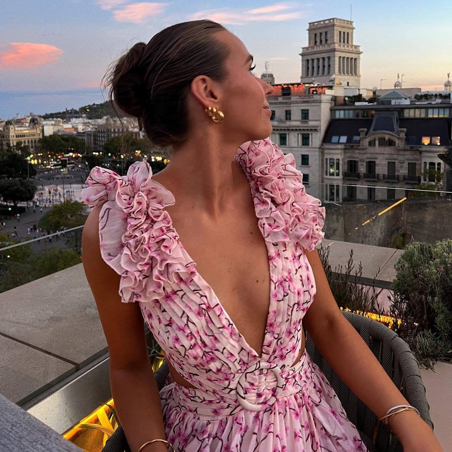 Vestido asimétrico para mujer de gasa floral volantes escote profundo - Mélodie