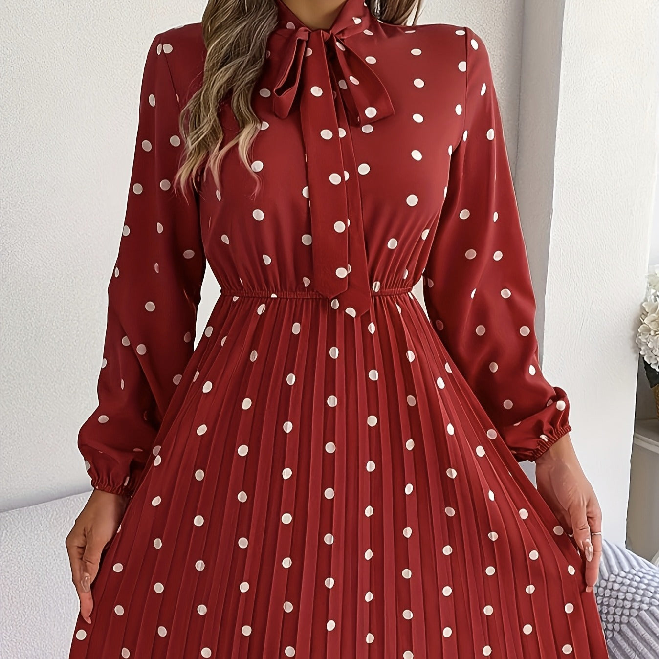 Vestido midi para mujer satinado con lunares estilo plisado - Cécile