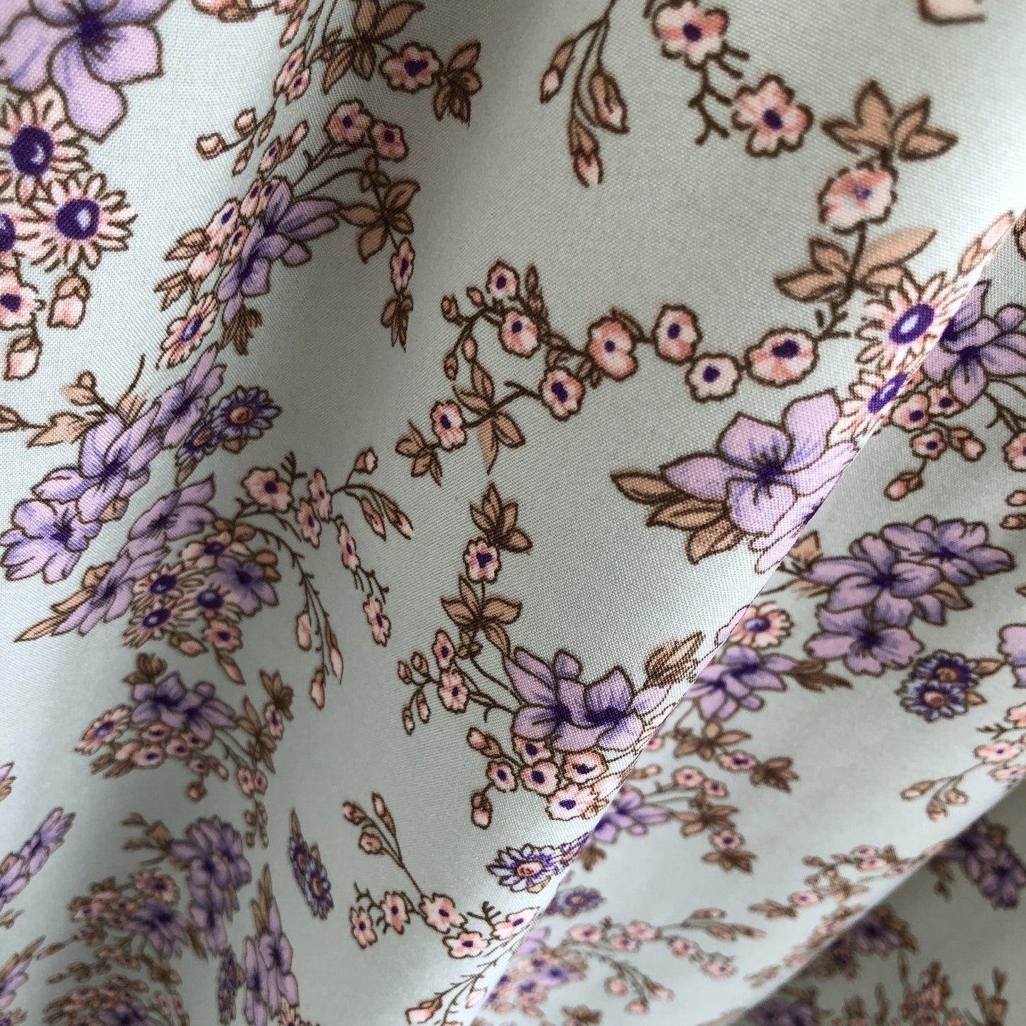 Vestido corto para mujer floral con volantes escote en V - Mariana