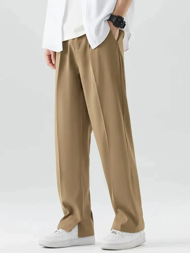 Pantalones plisados modernos