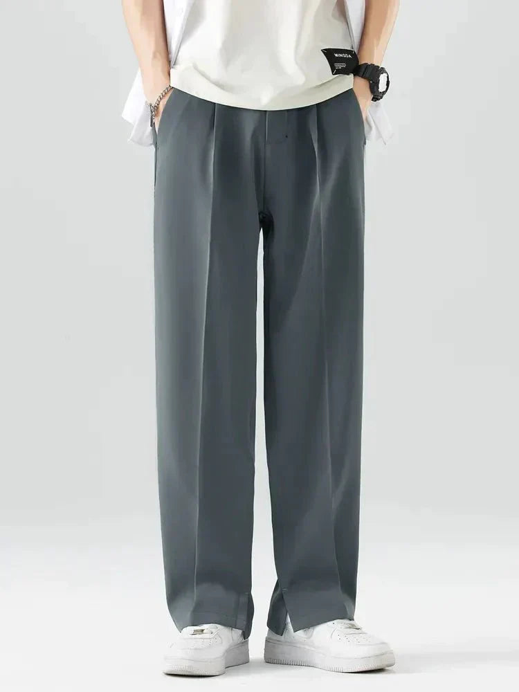 Pantalones plisados modernos