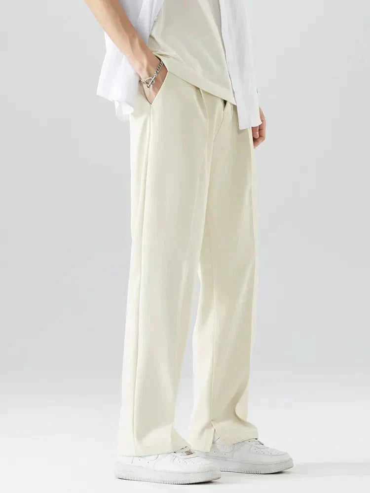Pantalones plisados modernos