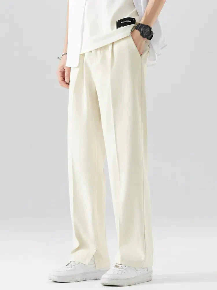 Pantalones plisados modernos