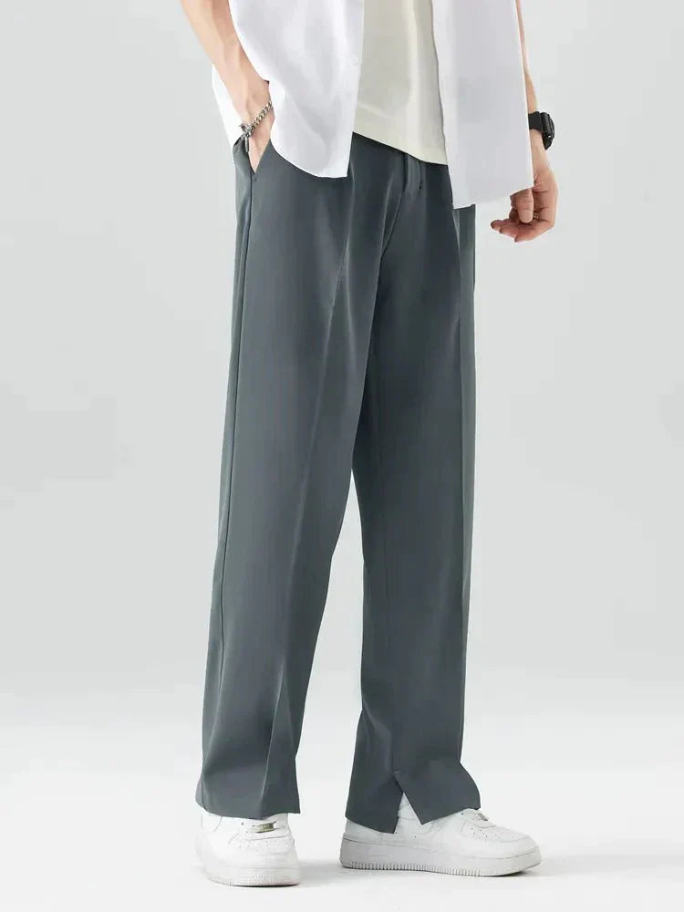 Pantalones plisados modernos