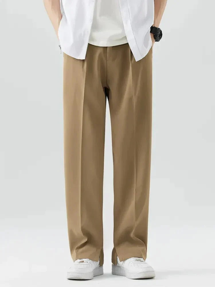 Pantalones plisados modernos