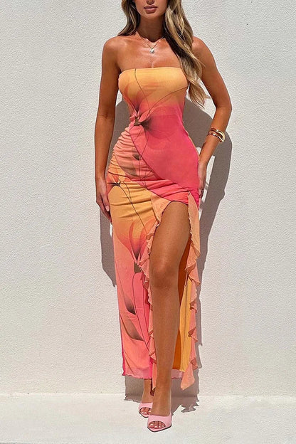 Renata - Vestido Strapless Ajustado con Abertura Alta y Estampado Asimétrico