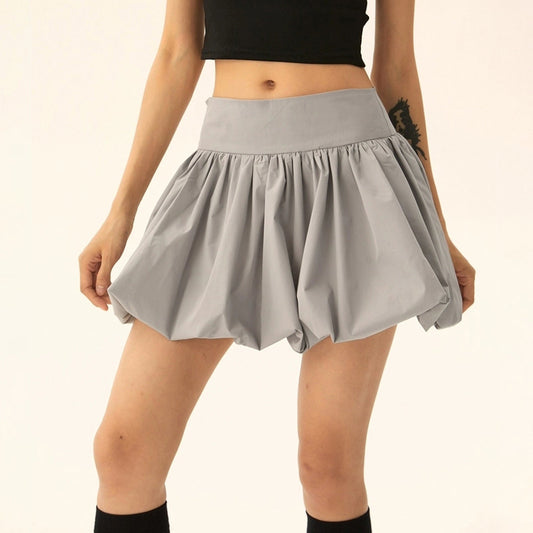 Falda globo de mujer con un corte voluminoso y femenino, ideal para un look moderno y original