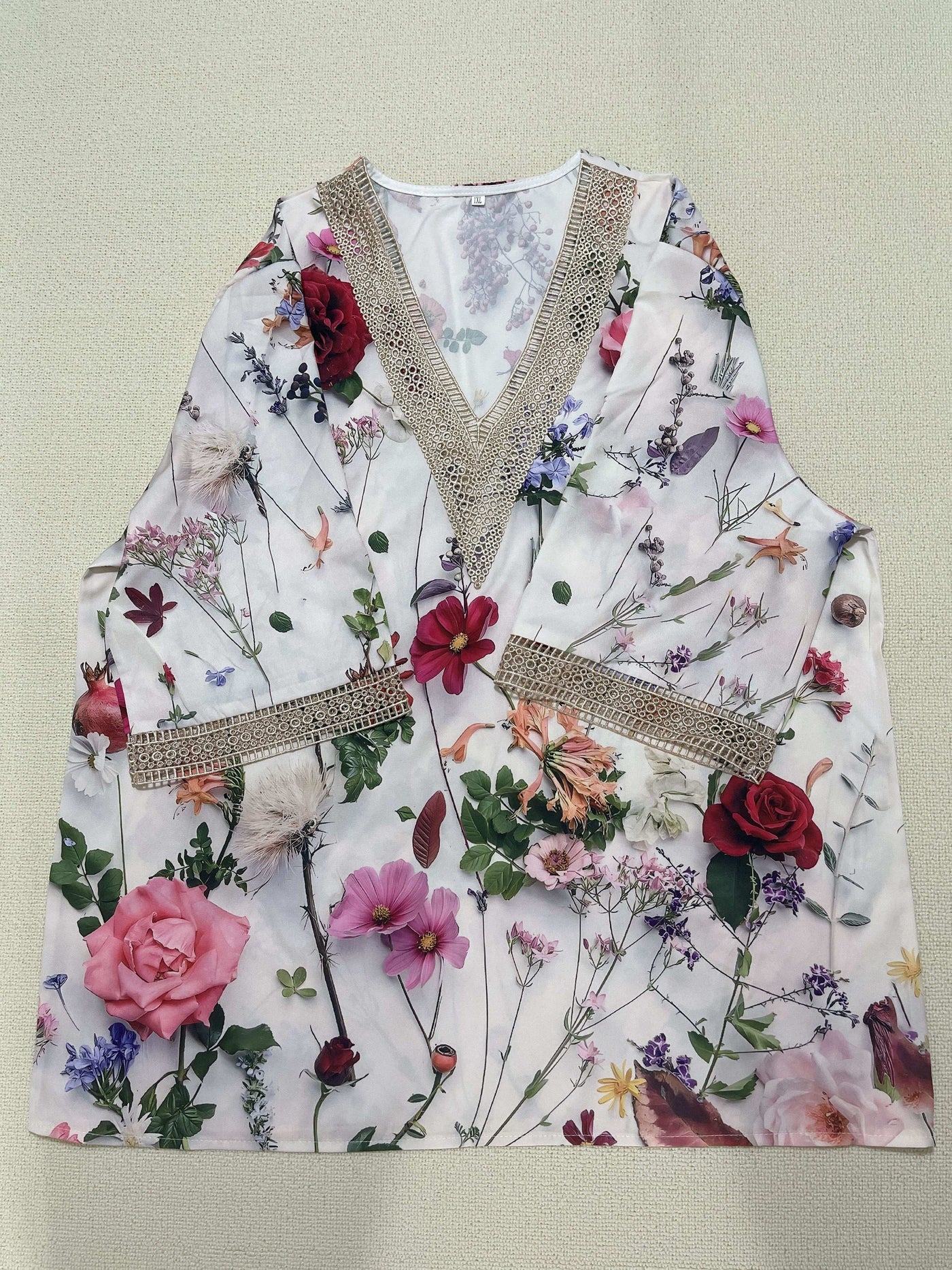 Owienna - Camiseta de mujer plus estampado paisley con encaje a contraste, escote en pico y media manga