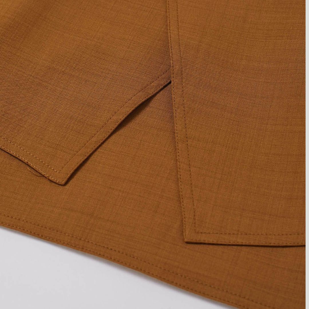 Chaqueta peplum con un llamativo cuello y diseño ceñido a la cintura - Gemma