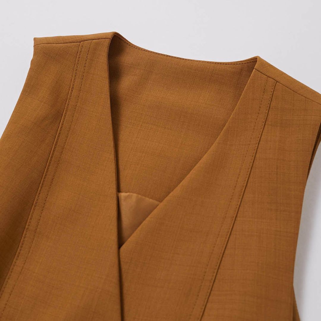 Chaqueta peplum con un llamativo cuello y diseño ceñido a la cintura - Gemma