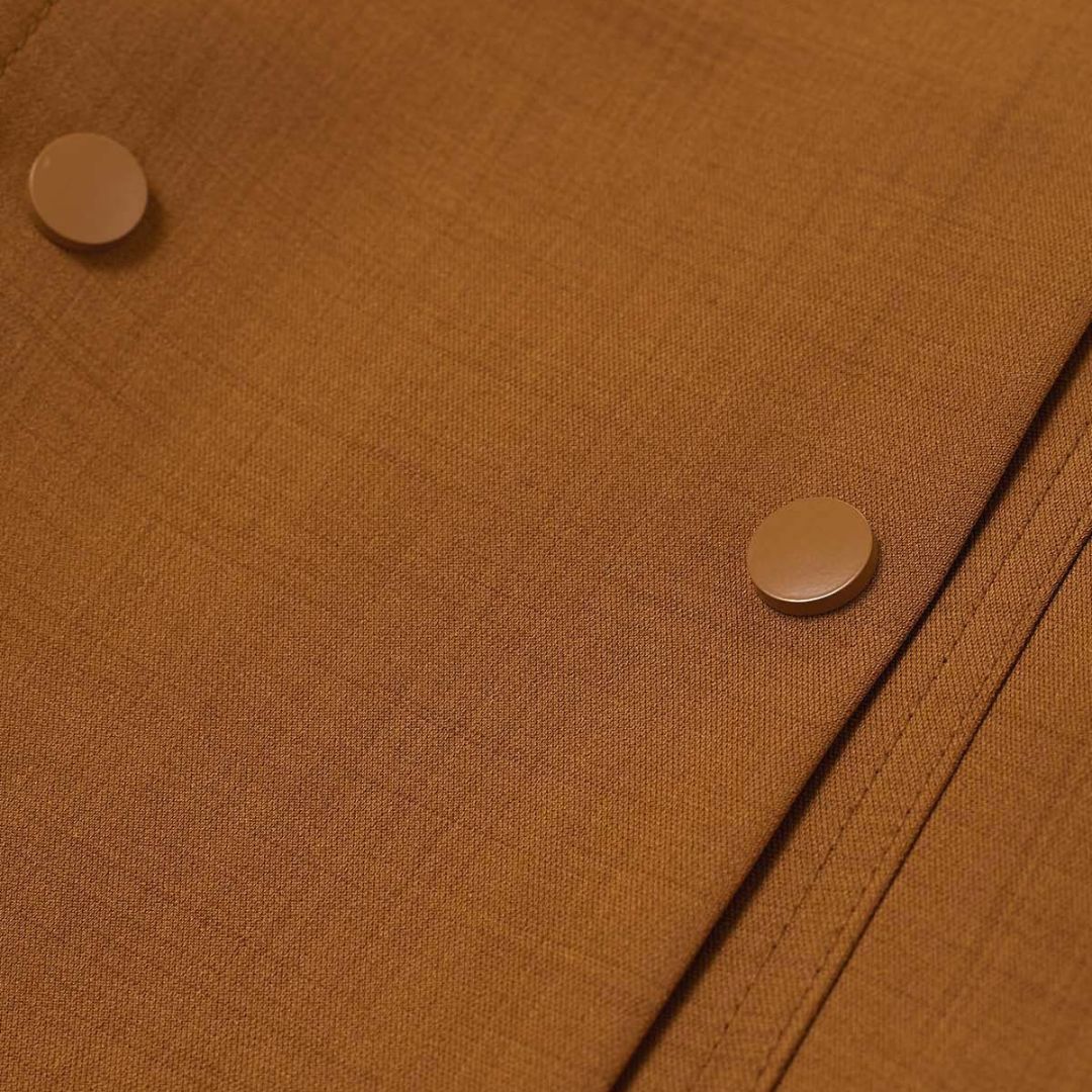 Chaqueta peplum con un llamativo cuello y diseño ceñido a la cintura - Gemma