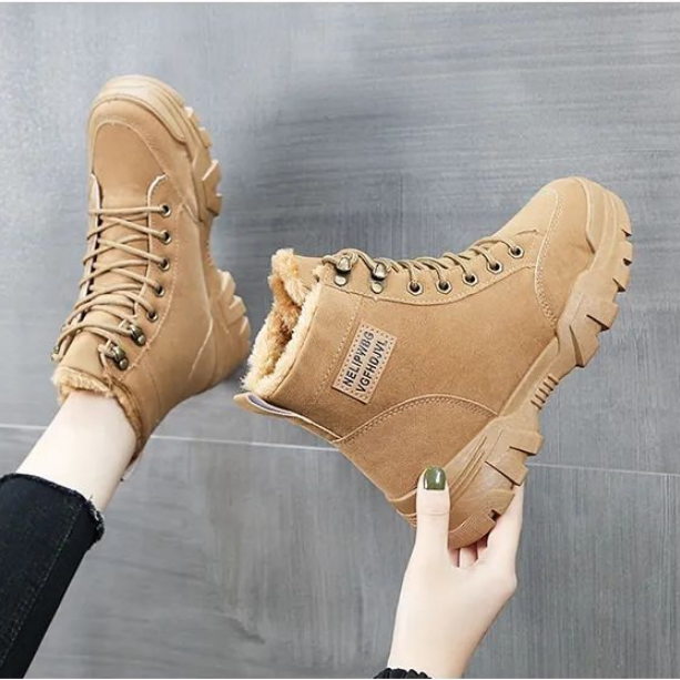 Botas de mujer urbanas con suela gruesa y cordones metalicos - Leona