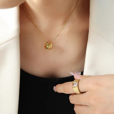 Collar retro tailandés de acero al titanio