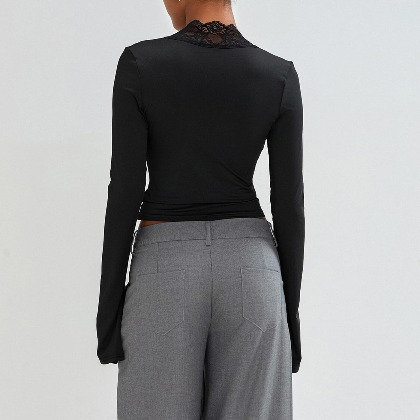 Sissi - Camiseta con cuello en V estrecho de encaje