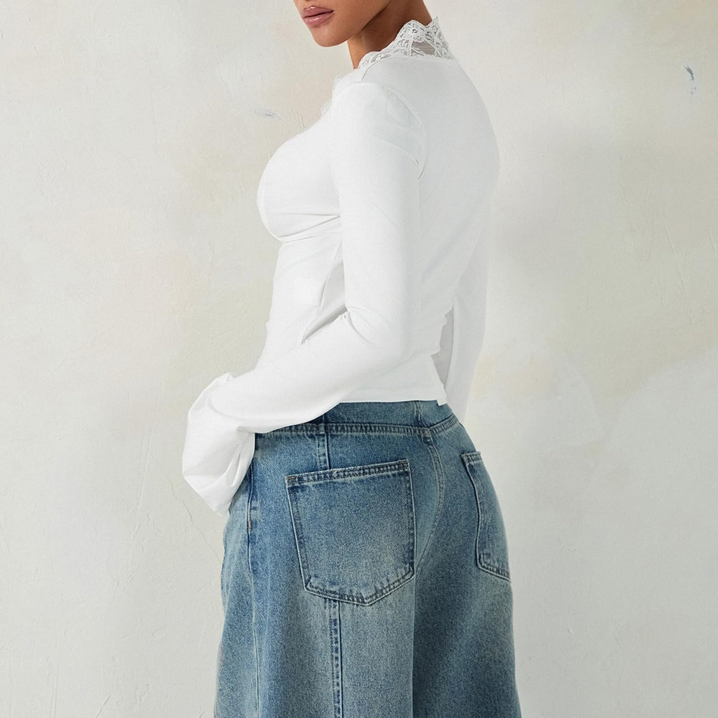 Sissi - Camiseta con cuello en V estrecho de encaje