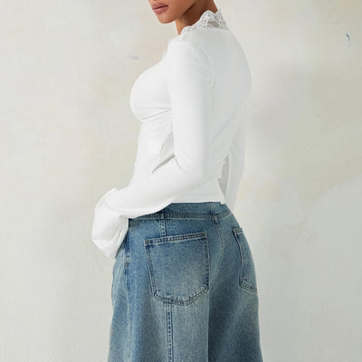 Sissi - Camiseta con cuello en V estrecho de encaje