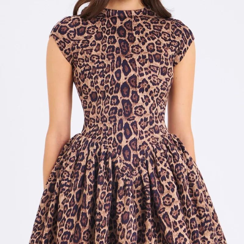 Essie - Vestido halter con estampado de leopardo