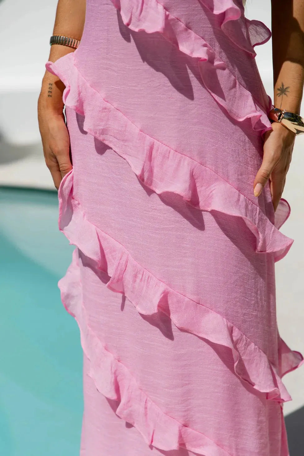 Ayla - Vestido largo halter de corte elegante