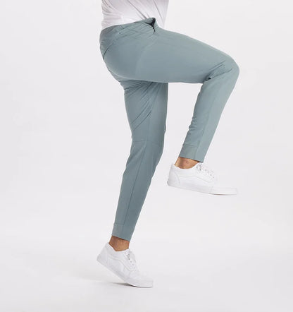 Pantalones cómodos para el día a día de los hombres