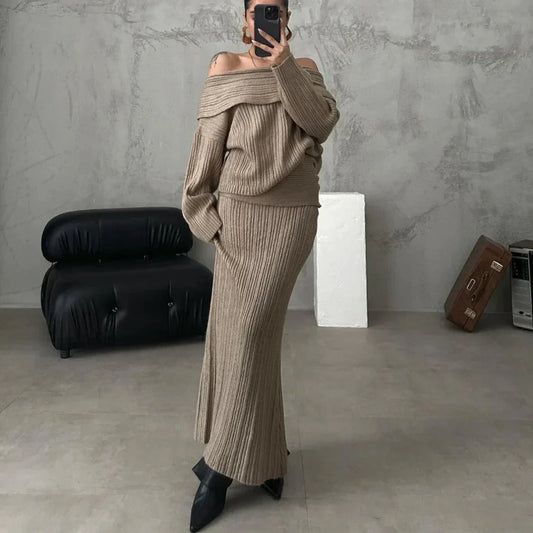 Elegante conjunto de jersey sin hombros y falda de punto ceñida, perfecto para un look sofisticado y femenino