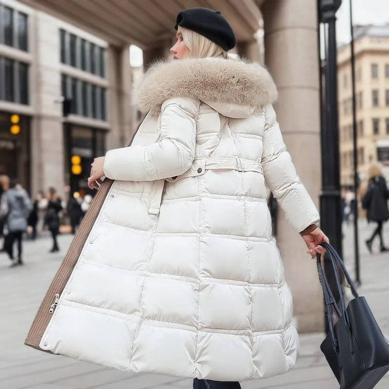 Bonnie - Abrigo largo de invierno para mujer con capucha de piel y cinturón