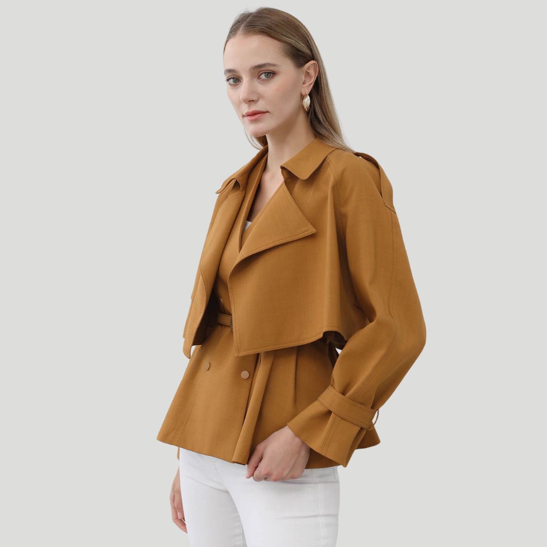 Chaqueta peplum con un llamativo cuello y diseño ceñido a la cintura - Gemma