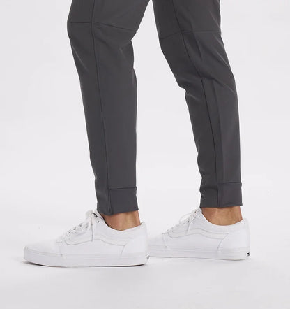 Pantalones cómodos para el día a día de los hombres