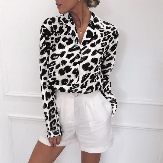 Kassie - Elegante blusa de manga larga con estampado de leopardo y cuello vuelto
