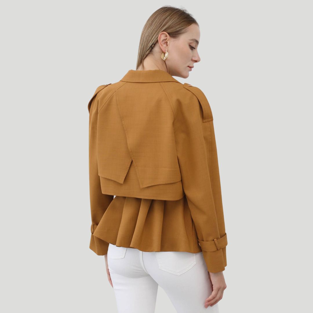 Chaqueta peplum con un llamativo cuello y diseño ceñido a la cintura - Gemma
