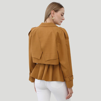 Chaqueta peplum con un llamativo cuello y diseño ceñido a la cintura - Gemma