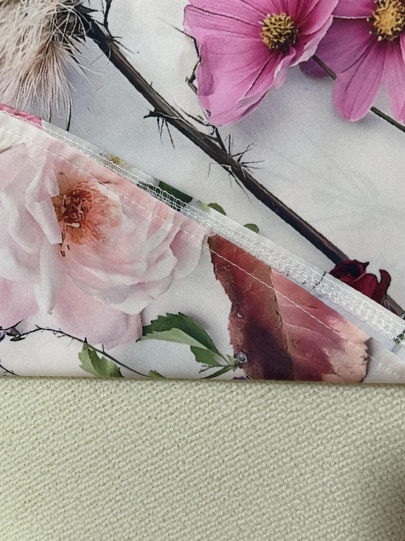 Owienna - Camiseta de mujer plus estampado paisley con encaje a contraste, escote en pico y media manga