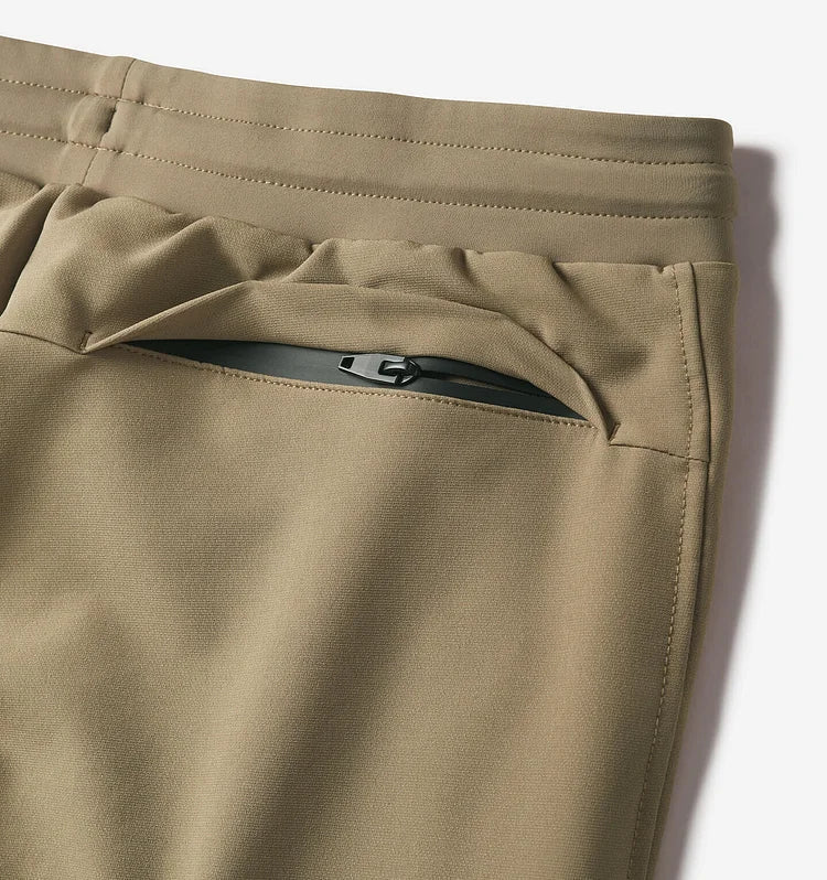 Pantalones cómodos para el día a día de los hombres