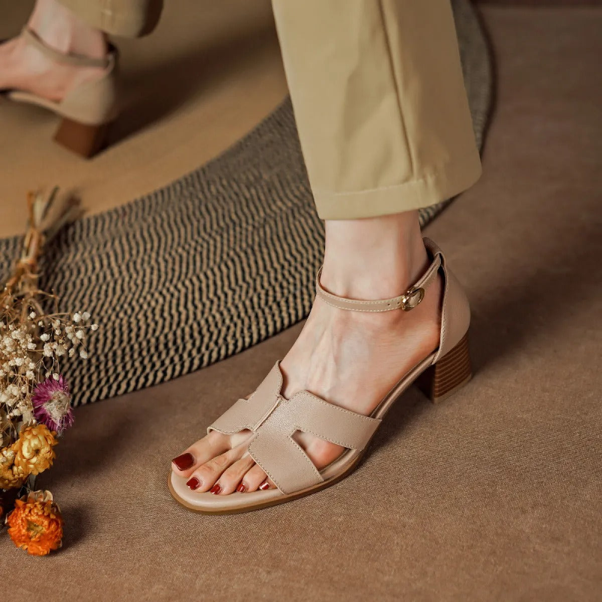 Sandalias planas para mujer de piel sintética con diseño minimalista - Martina