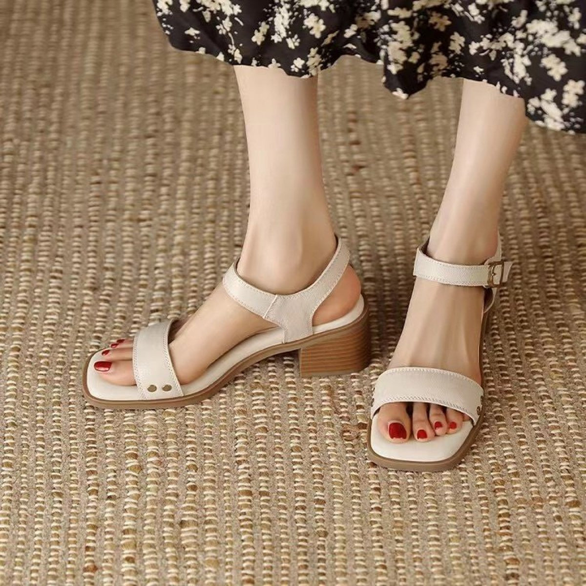 Sandalias para mujer de punta cuadrada con tacón ancho y correa ajustable - Mireille