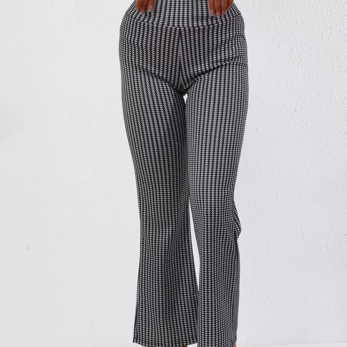 Pantalón acampanado para mujer de tejido elástico con estampado clásico - Renata